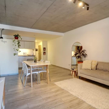 Venta departamento monoambiente con balcón en Monserrat