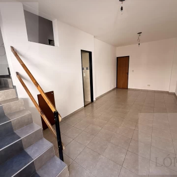 Venta Duplex en Munro - 3 ambientes con cochera, patio, parrilla, jardín, APTO CRÉDITO