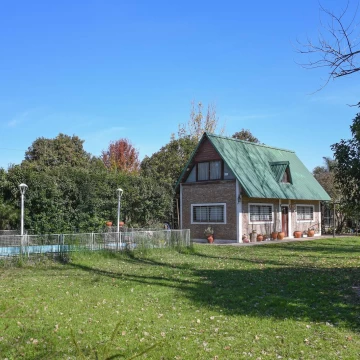 VENTA DE CASA CON 1200M2 DE TERRENO - ÁLVAREZ
