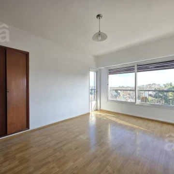 Departamento en Villa Ballester - Venta - Tres Ambientes - Zona Residencial.