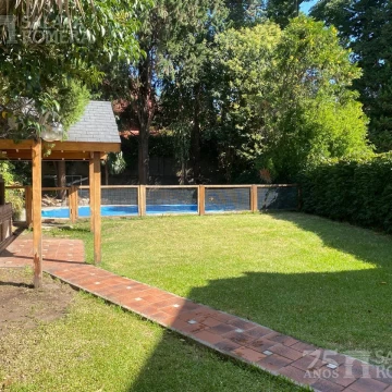 Casa en Florida - Olivos  en venta 5 ambientes lote de 10 x 36 mts -