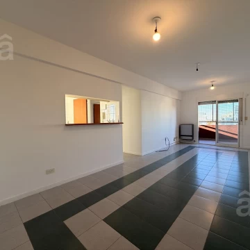 Departamento en alquiler de 4 ambientes en zona centro de Villa Ballester