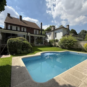 Chalet estilo inglés en Venta en Villa Ballester