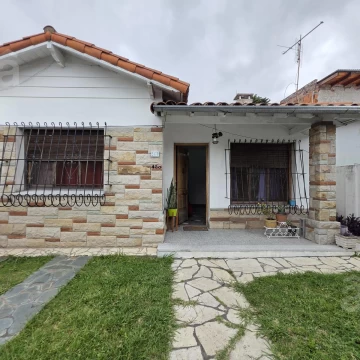 Casa en Venta en Villa Ballester -Tres Ambientes - Zona residencial.