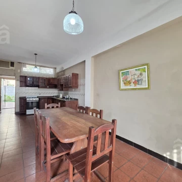 Casa en Venta en Villa Ballester - PH Tres Ambientes con cochera y patio.
