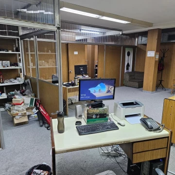 Local Comercial - Alquiler - Mataderos - Con excelentes y amplias oficinas