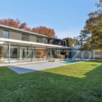 Casa en Venta a estrenar en Las Lomas de San Isidro, Moderna, gran jardín con Studio.