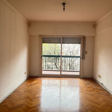 Espacioso 3 amb con balcon al frente Colegiales