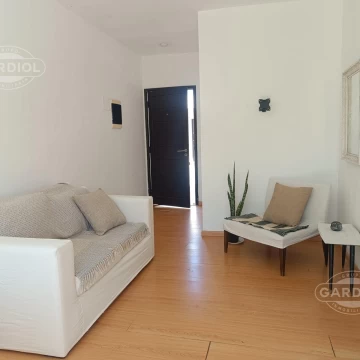 Venta apartamento en Colonia, Plaza de Toros, con renta activa