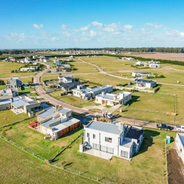 Venta lote 700 m2 Barrio Haras del Mar.