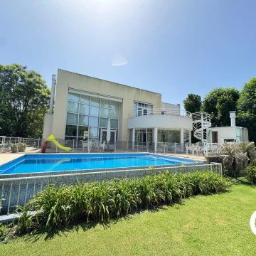 Casa en venta en club de campo Armenia