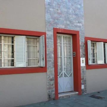 Casa en venta a 1 cuadra de Av. Freyre! 