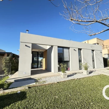 Casa en venta 2 dorm c/ Pileta - Santa Elena, Pilar del Este