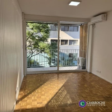 Ortiz de Ocampo y Cabello - Departamento Luminoso y RECICLADO con Balcón