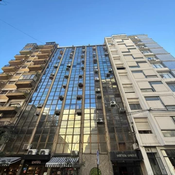 Venta Oficinas en Rosario Centro.  Santa Fe y Corrientes.  Al frente.