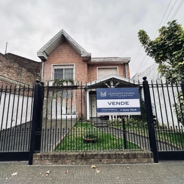 VENTA DE CASA 5 AMBIENTES EN BERAZATEGUI CENTRO APTA CREDITO