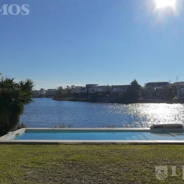 Casa al lago en el Barrio Los Lagos, Nordelta