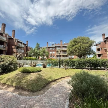 Departamento en alquiler 2 dorm en Barrio Jardin