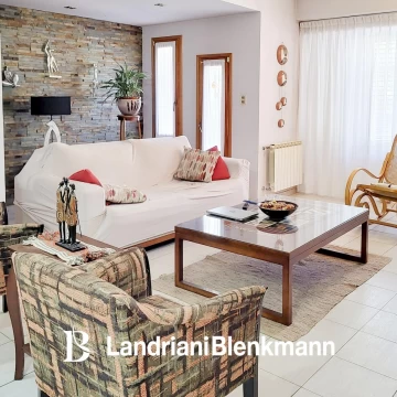 Casa a la venta APTO CREDITO, Neuquen, Centenario