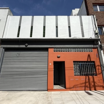 Alquiler Galpón Industrial / Comercial 380m con oficinas Mataderos