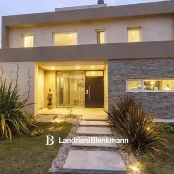 VENTA DE CASA 3 HABITACIONES °B CERRADO COSTA RIO