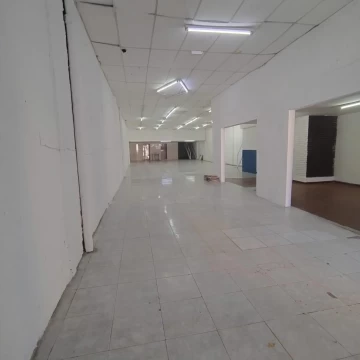 ALQUILER - Local de 460m2. Pichincha, Rosario 