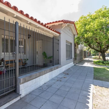 Venta casa 3 ambientes con patio en lote propio Haedo chico Mauro Suarez propiedades