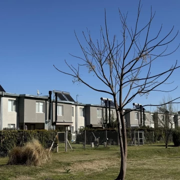 CASA ESTILO DUPLEX A ESTRENAR -  DECS TORTUGAS