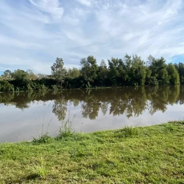 OPORTUNIDAD LOTE AL RIO CON FONDO A RESERVA EN VENTA EN BARRIO NAUTICO CAZAL