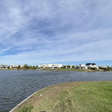 Terreno en Puertos Del Lago - Barrio Vistas - Lote a la laguna
