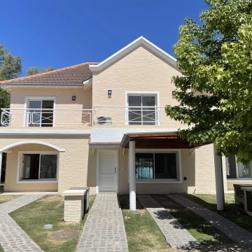 Casa en Las Margaritas Pilar - Estilo Dúplex