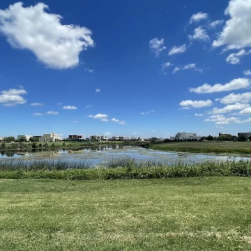 Terreno en Venta en El Naudir | Lote al lago | Gran espejo de agua y lateral al verde