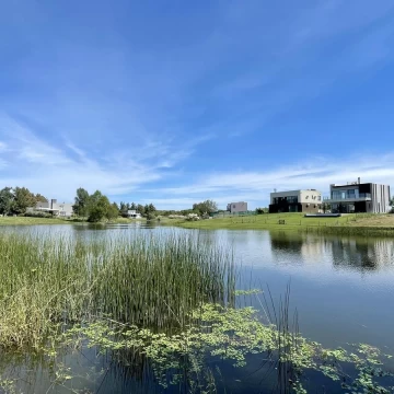 LOTE A LA LAGUNA CENTRAL EN EL CAZAL EN VENTA - NOROESTE