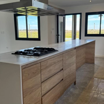 ACEPTA FINANCIACIÓN HASTA 60 CUOTAS - Casa en Venta, San Sebastian, Área 1