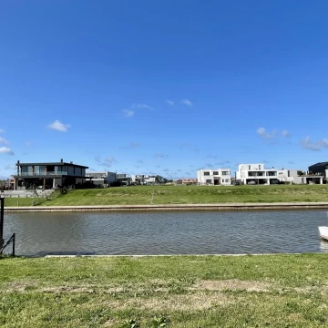 Terreno en Yacht Nordelta al rio - 900 m2 - Noreste