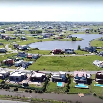 OPORTUNIDAD - Lote a la Laguna en Cantón Golf