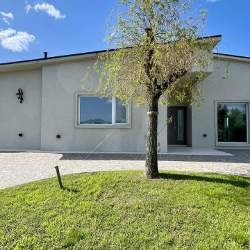 Casa en El Cazal al rio en venta - Barrio Nautico 