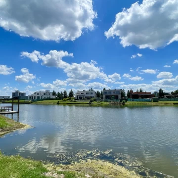 Terreno en Naudir Aguas Privadas al lago 