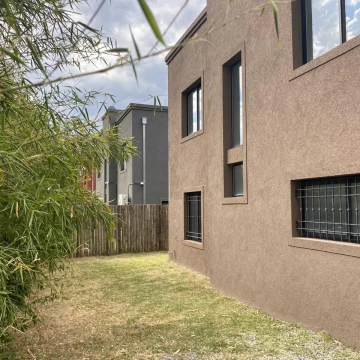 Casa en Venta Pilar Tipo Dúplex 3 ambientes