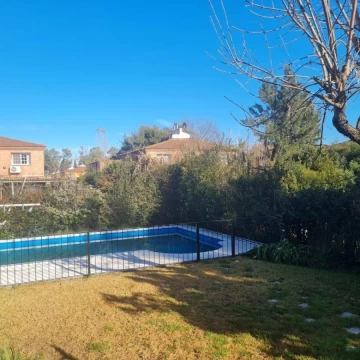 Casa en VENTA 4 ambientes. Av.Champagnat 1100