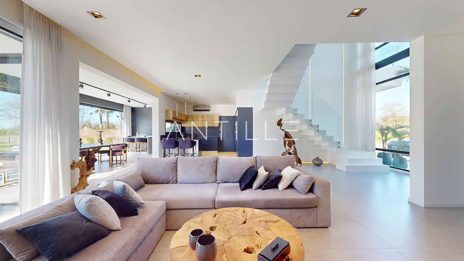 LIVING 4 CASA EN GREENVILLE POLO 