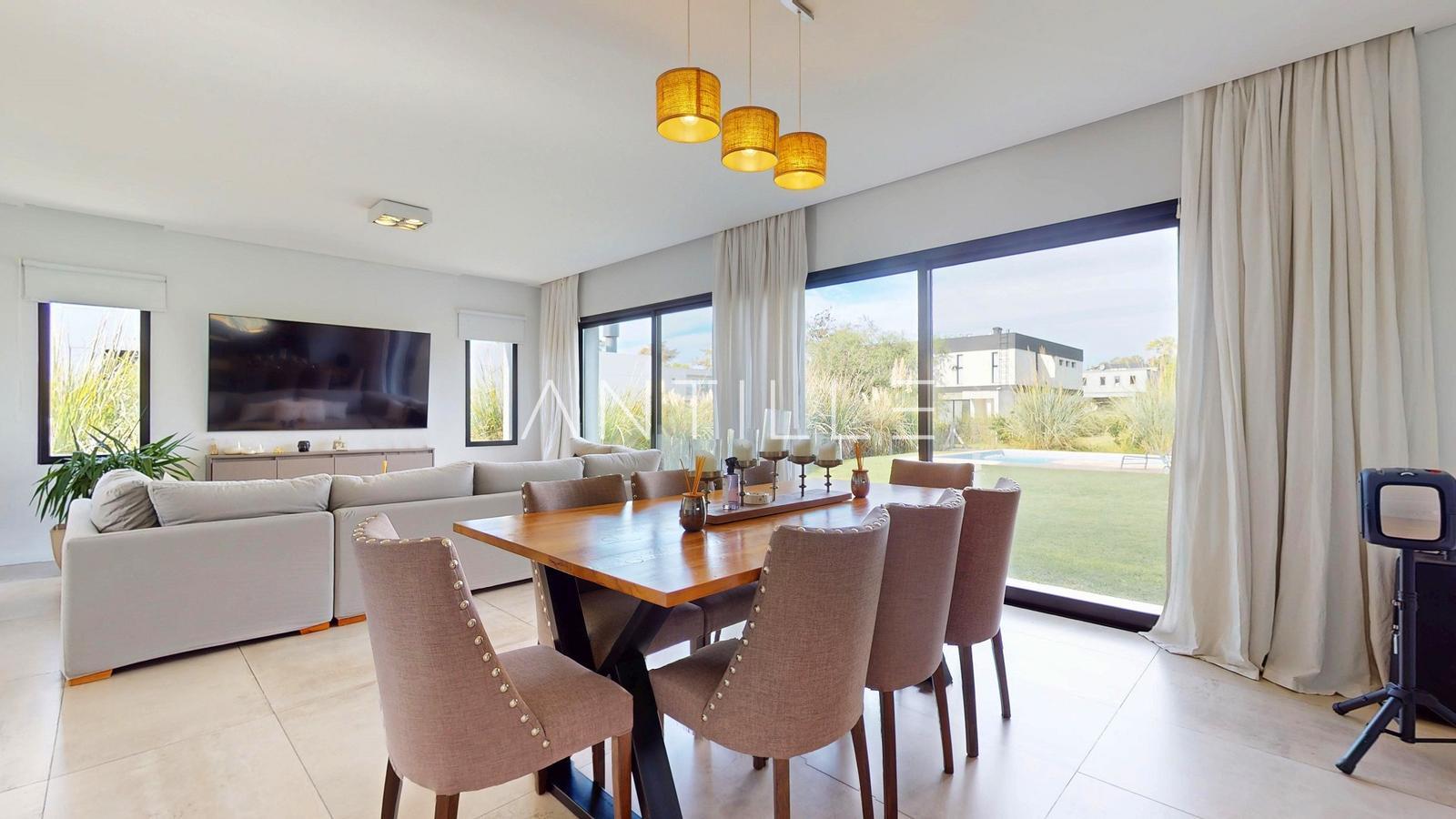 COMEDOR 1 CASA EN GREENVILLE POLO 