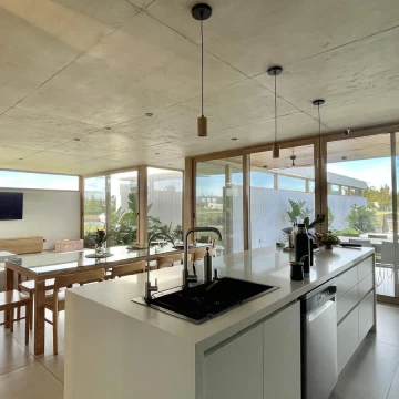 Casa en Naudir al Rio en venta - Hormigon - Diseño - Amarra