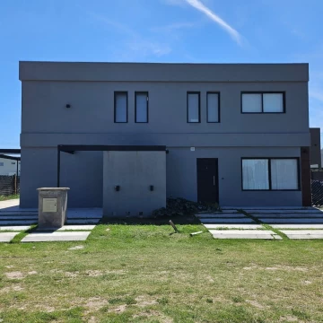Casa en Venta estilo Duplex en Spring Park, Pilar