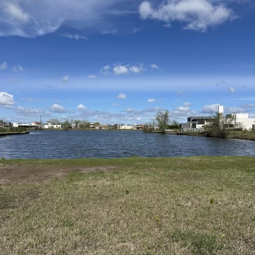 Terreno a la laguna en Santa Isabel
