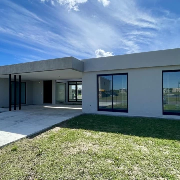 Casa en El Naudir Al Rio en Venta - A estrenar 