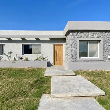Casa A Estrenar en Santa Sofia - Pilar del Este