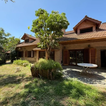 Casa   Oficina  2 Lotes en VENTA en centro de Jose C. Paz, GBA.