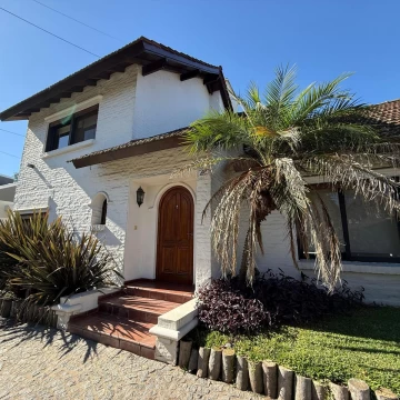 Casa en VENTA apto credito 5 AMB en C.C.Champagnat