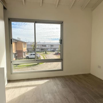 Casa en venta 3 ambientes con jardín - FINANCIADO